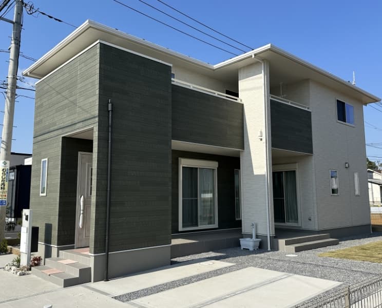 2階建て 西向き玄関