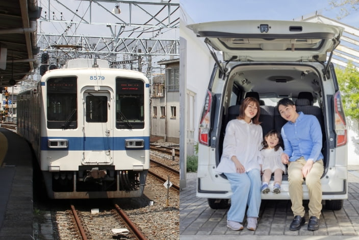 電車と車のトランクに座る家族